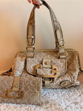 Vintage Guess beige monogram bag with matching wallet
